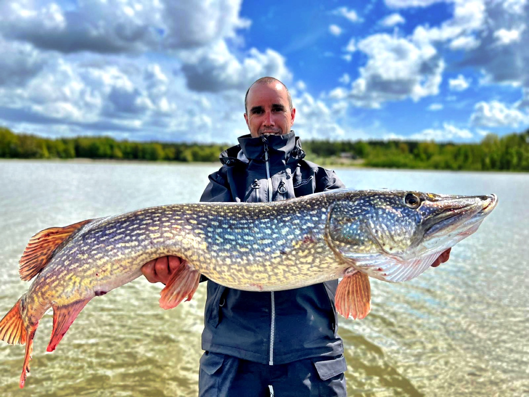 Pike fishing on Lake Sibbo